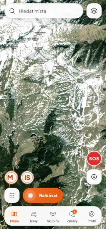 Satelitní mapa se stezkami a vrcholy pohoří Bucegi
